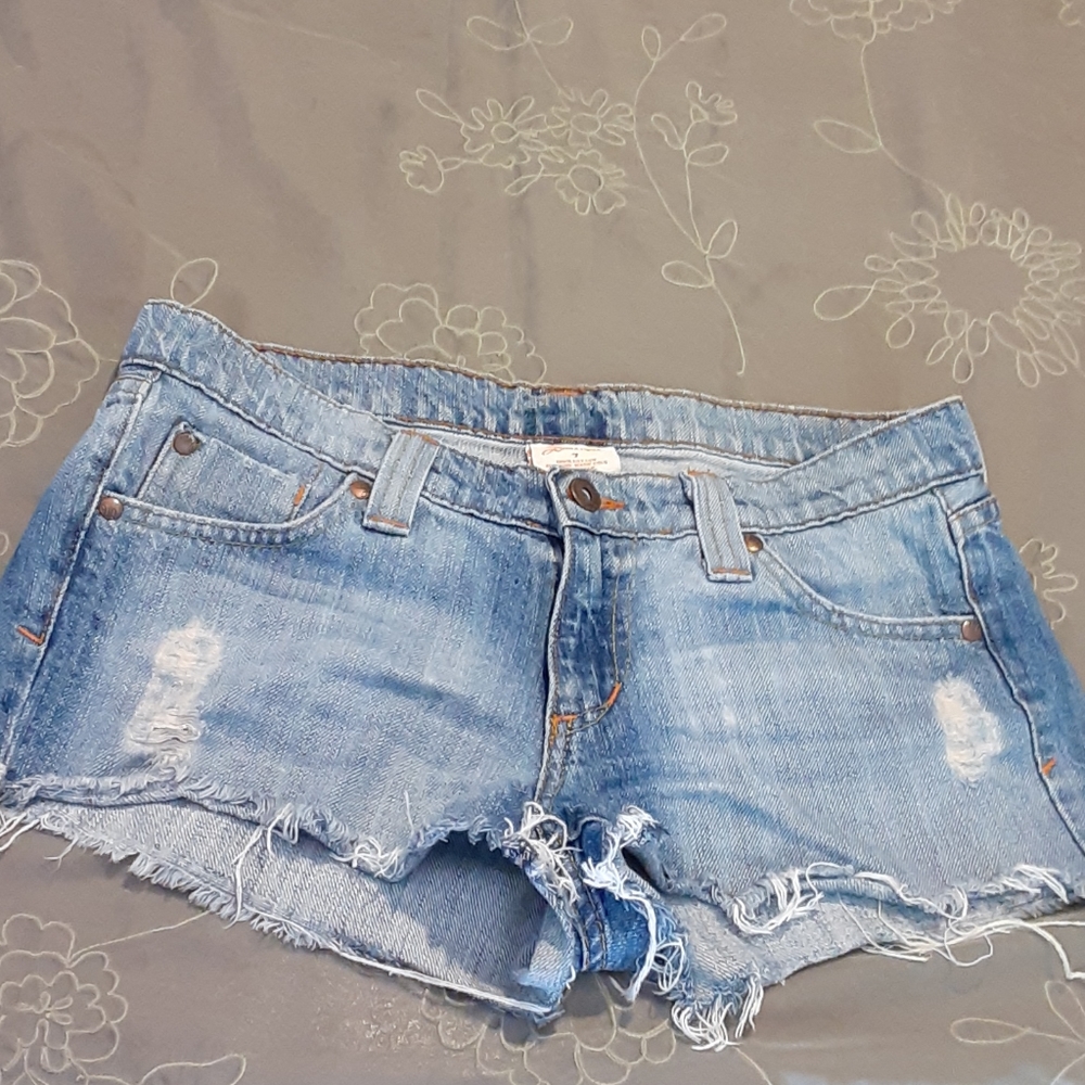 SMARQUE BEAUTIFUL SHORT SIZE 7 WOMENS